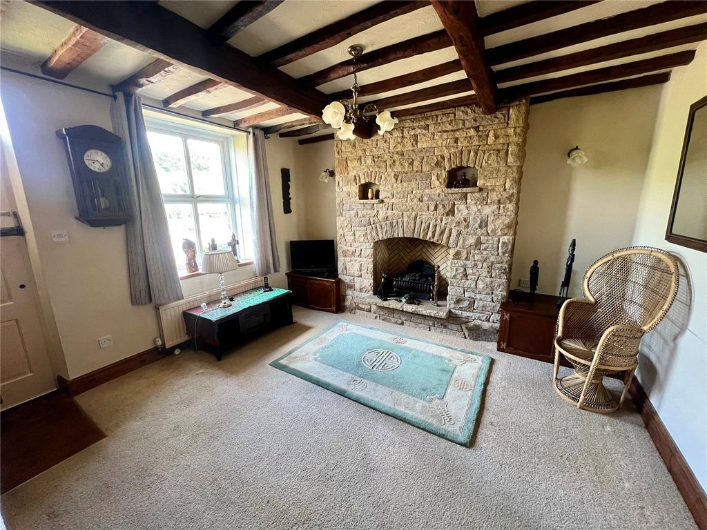 Property photo 3 of 11 Lounge