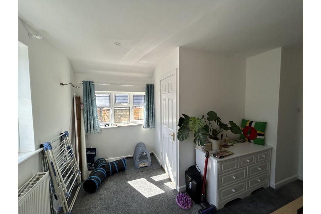 Property photo 3 of 10 Bedroom