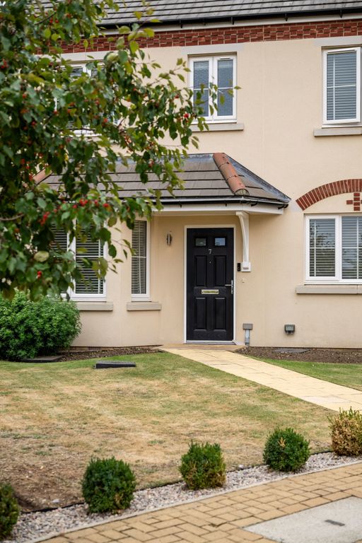 Property photo 2 of 31