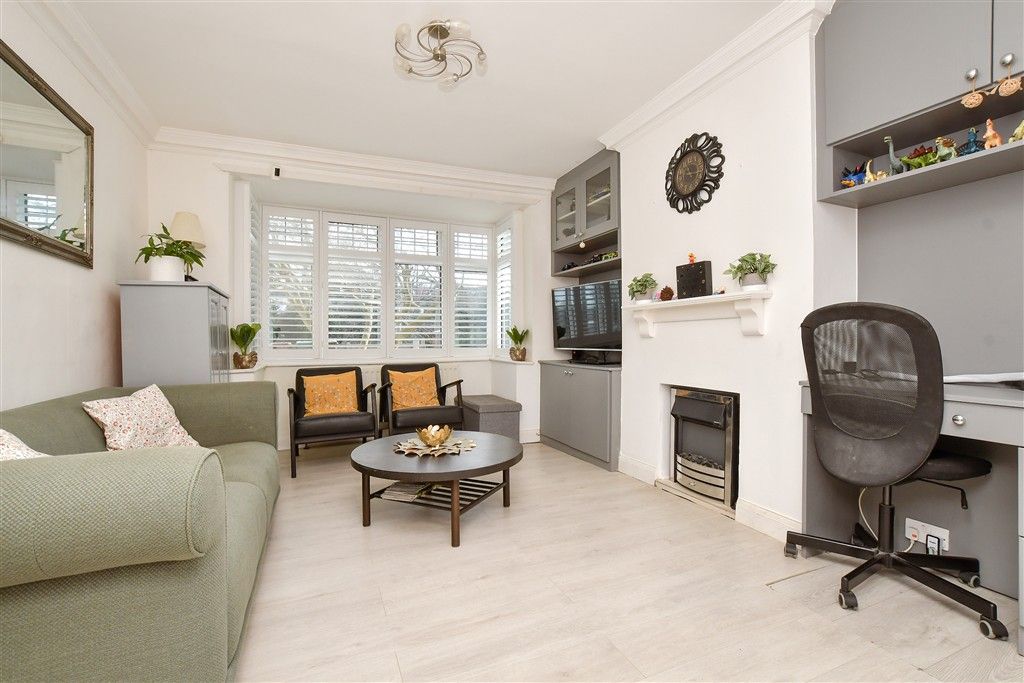 Property photo 3 of 15 Lounge