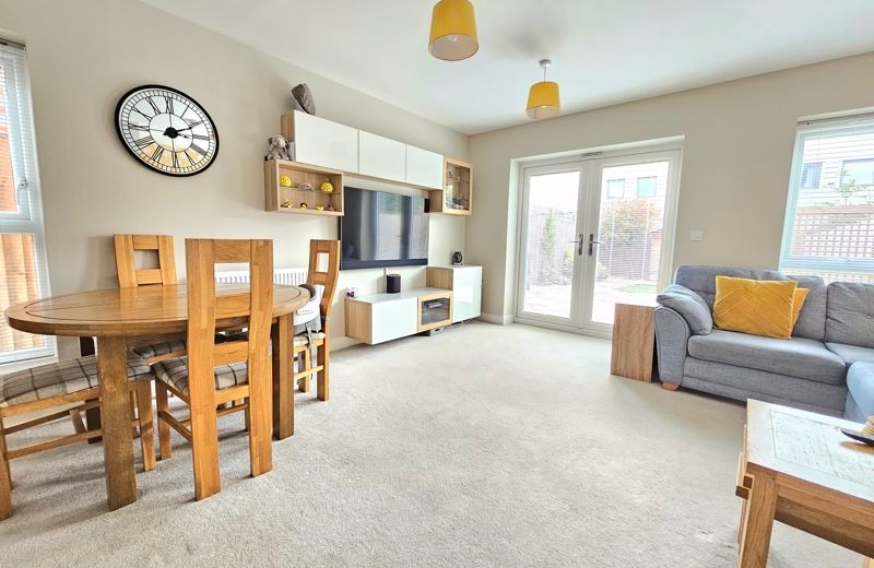 Property photo 3 of 12 Lounge/Diner