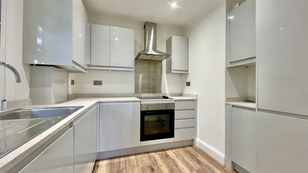 Property photo 1 of 8 Kitchen