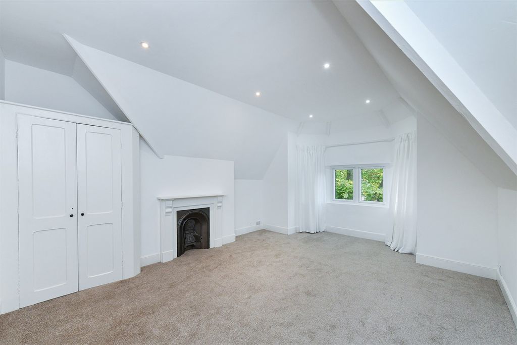 Additional image 18 of 5 bed semi-detached house to rentHamilton Drive NG7