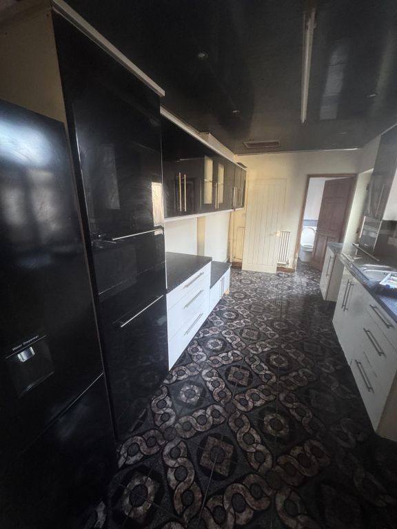 Property photo 2 of 9 49B9F5F4-Ac02-4C8A-B06C-552Bfb41D32B