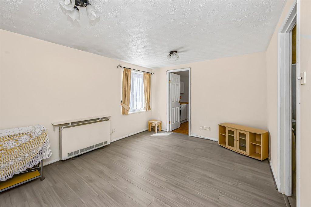 Property photo 2 of 18 Mandeville Court-11.Jpg