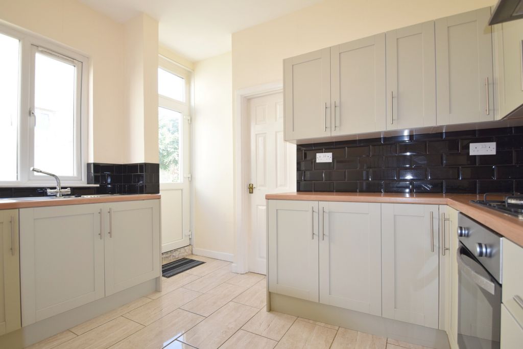 Property photo 1 of 15 Photo 7