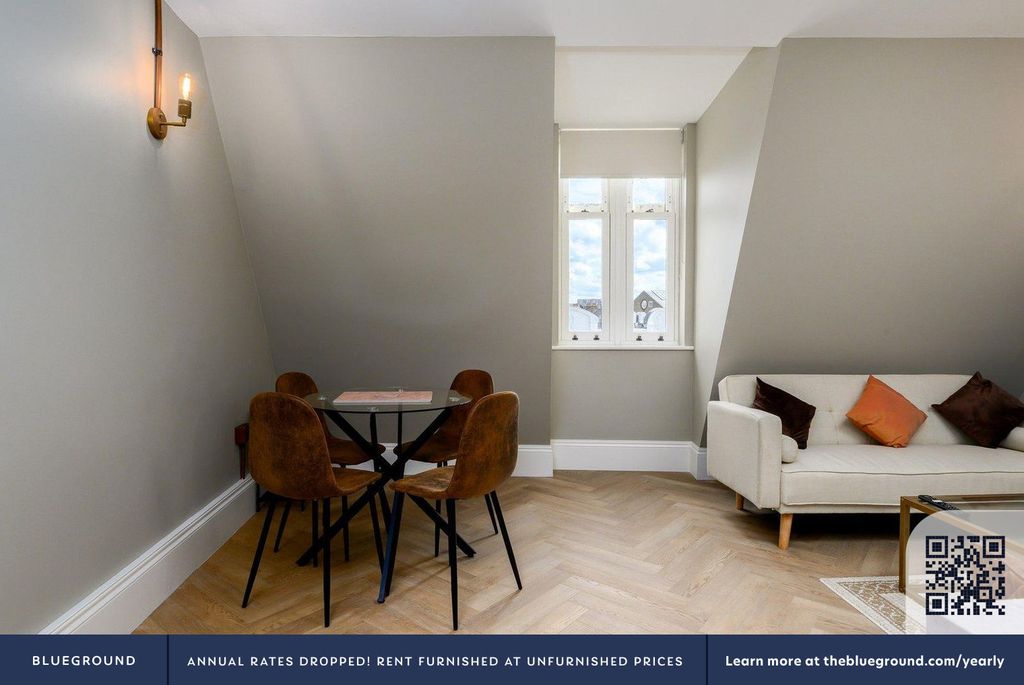 Property photo 3 of 14 Living Room