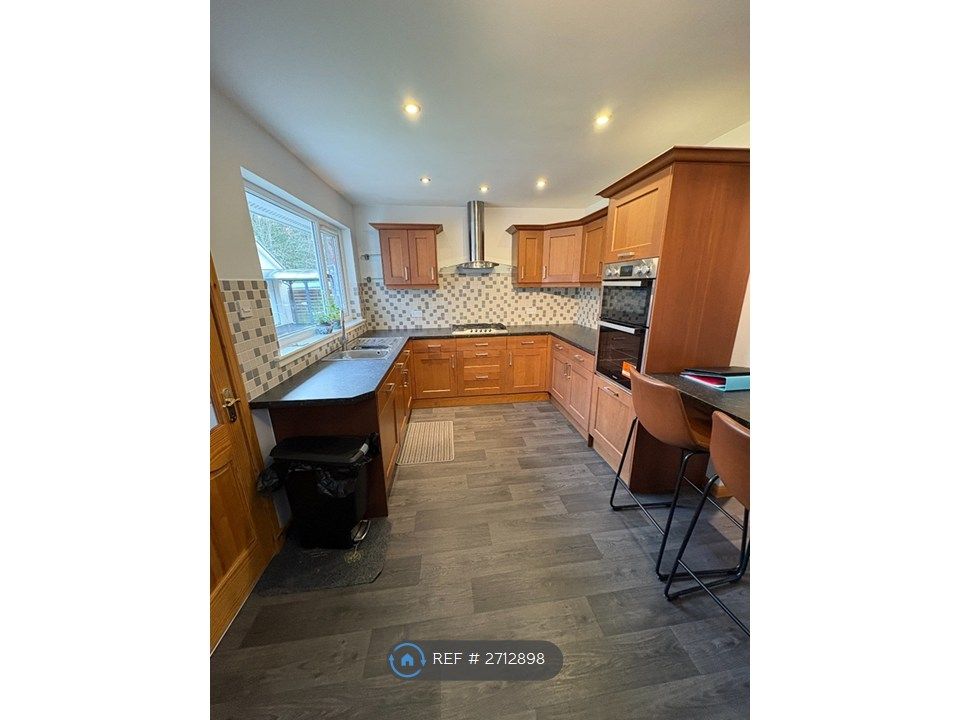 Property photo 3 of 16 Kitchen