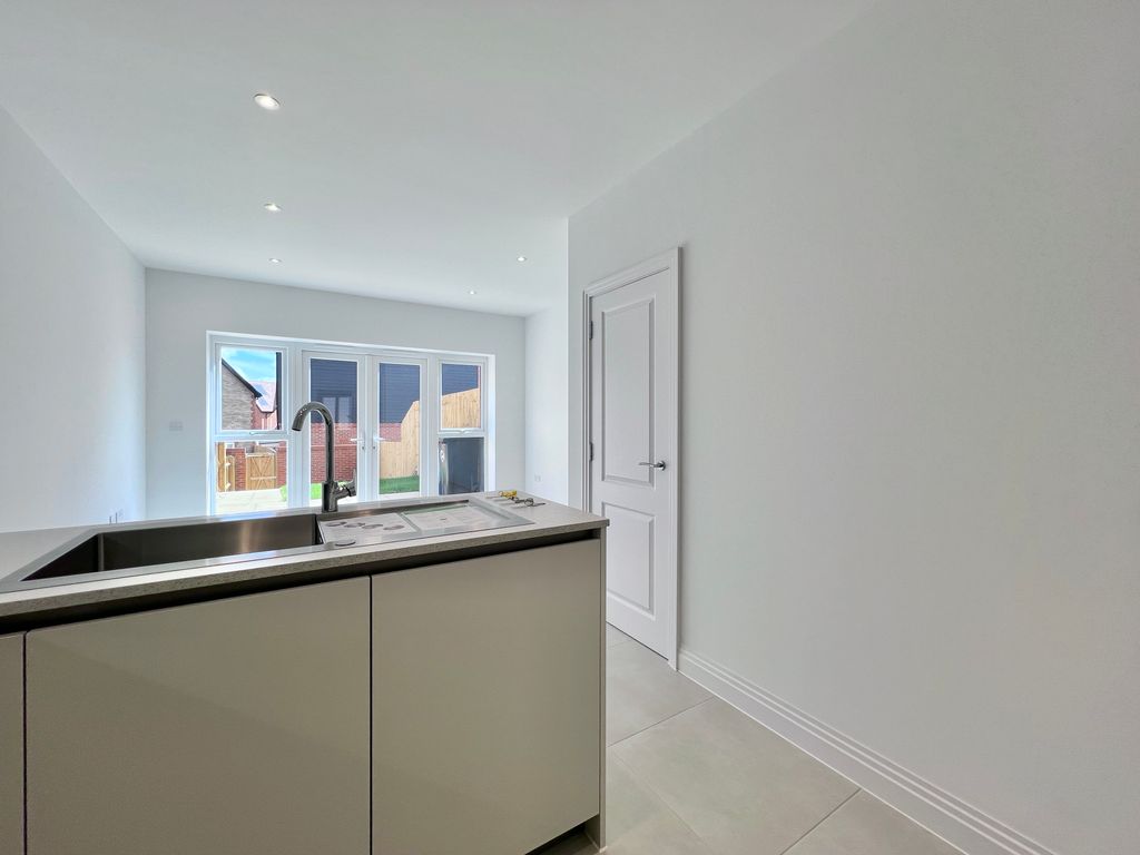 Property photo 2 of 27