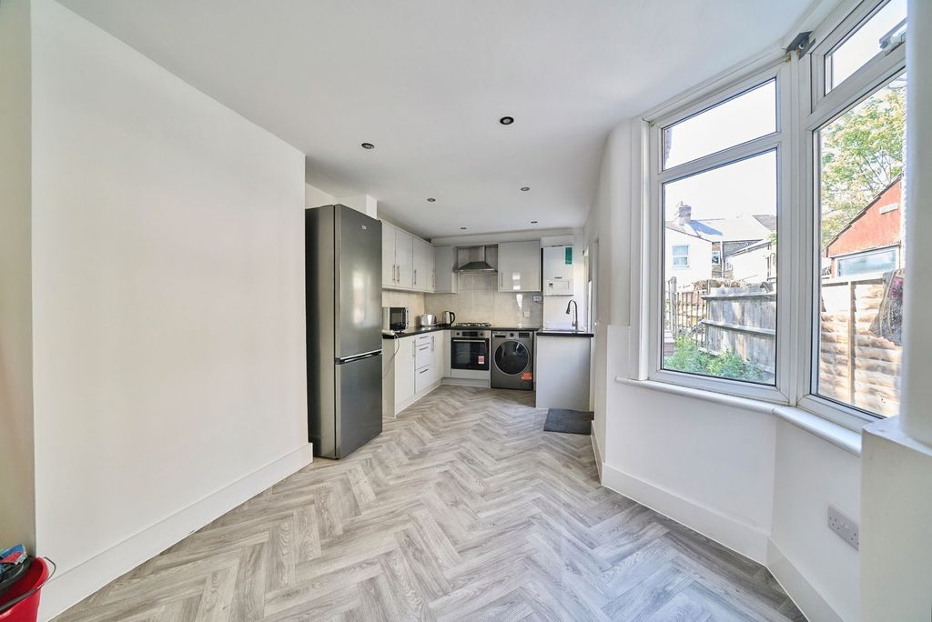 Property photo 3 of 32 Pbox-Img.Jpg