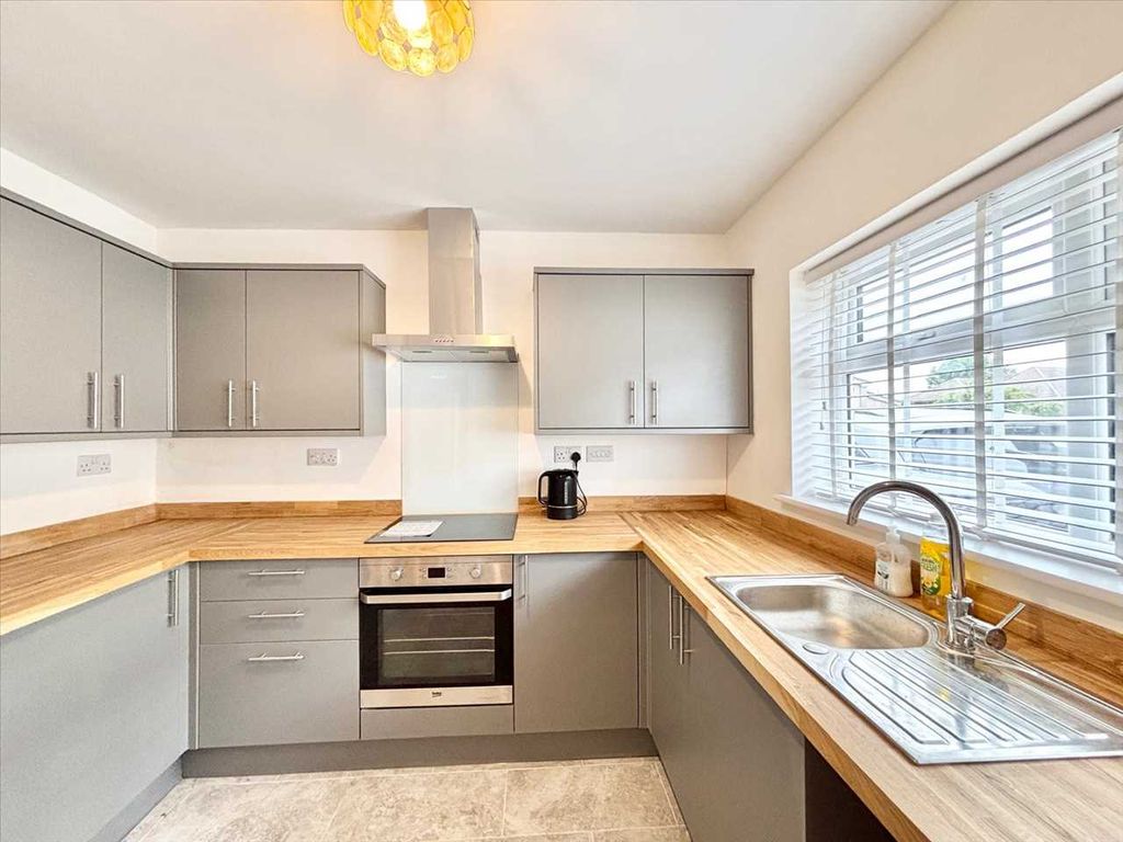 Property photo 2 of 15 Kitchen