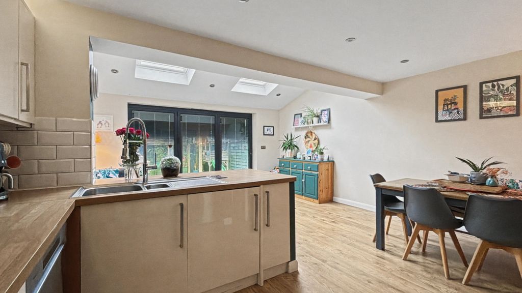 Property photo 3 of 20 4823084