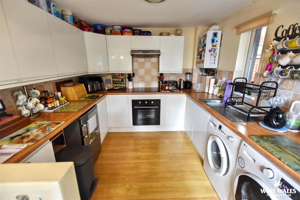 Property photo 3 of 21 17 (18).Jpg