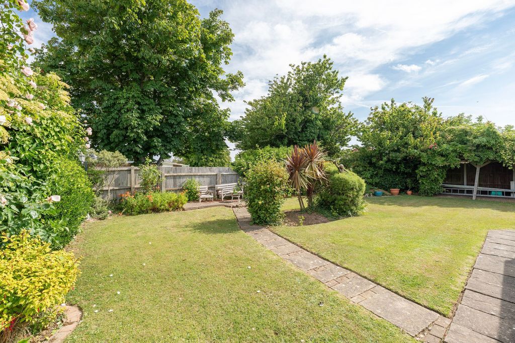 Property photo 2 of 25
