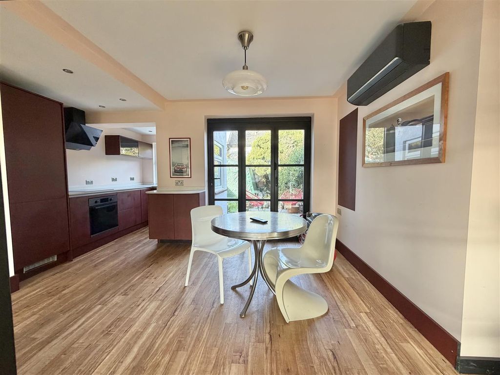 Property photo 3 of 16 Kitchen Diner