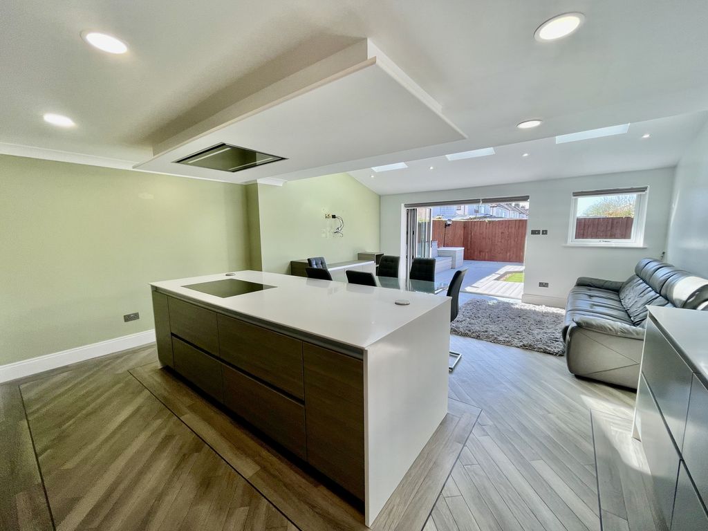 Property photo 2 of 22