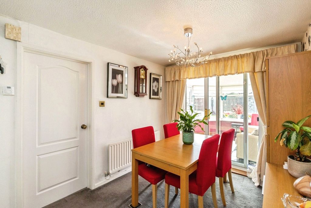 Property photo 3 of 17 Dining Room