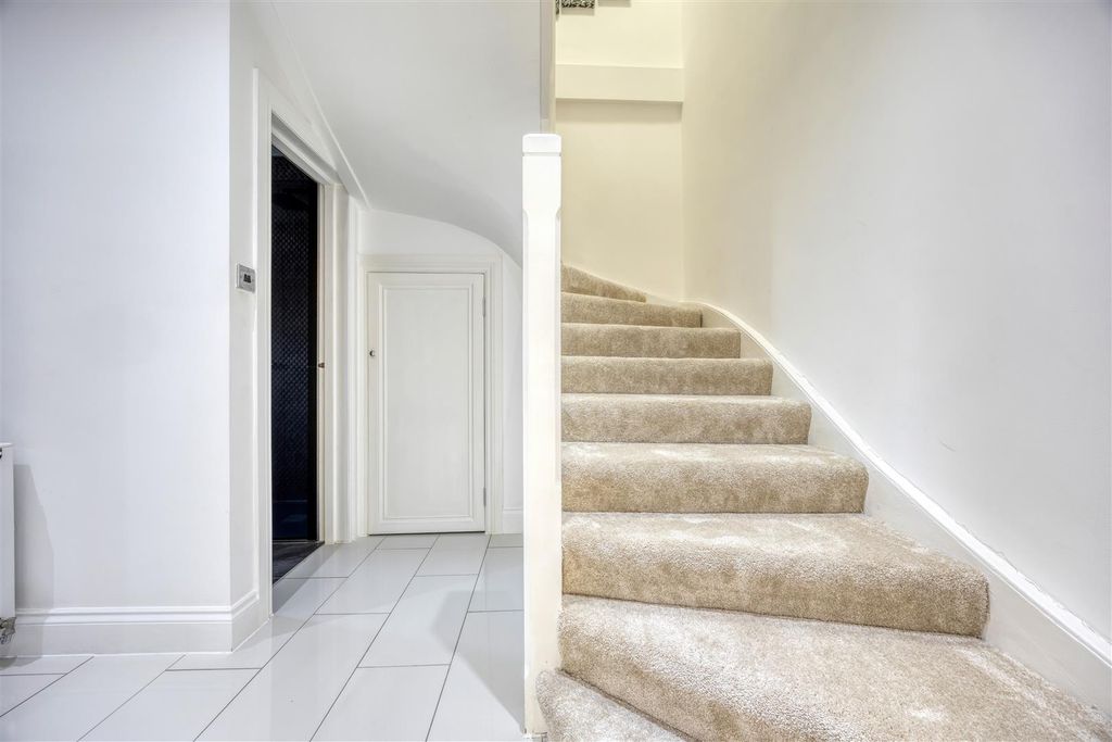 Property photo 3 of 21 5_Woodneuk_Terrace_Gartcosh_009.Jpeg