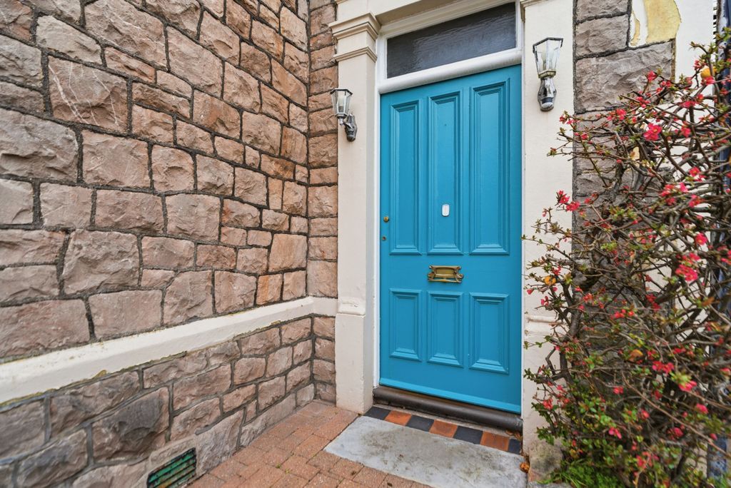 Property photo 3 of 58