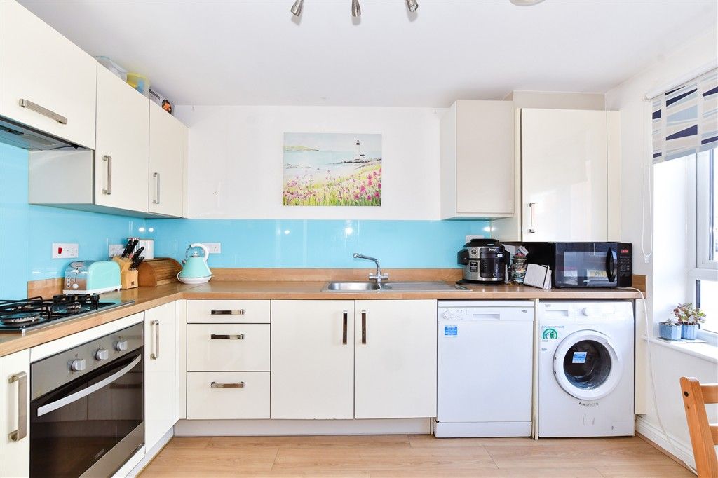 Property photo 3 of 10 Kitchen