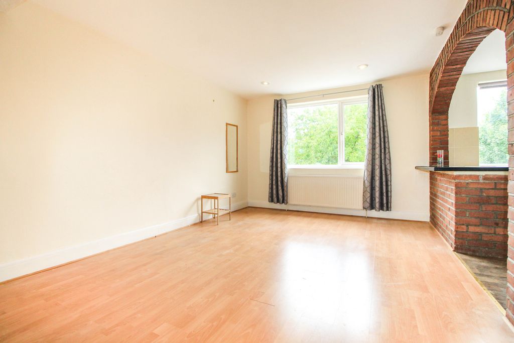 Property photo 2 of 12 Img 9590