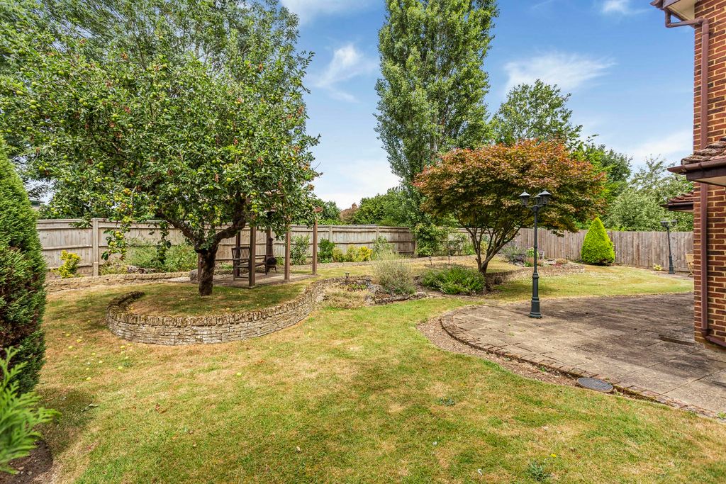 Property photo 2 of 27 Garden
