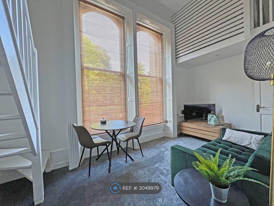 Property photo 2 of 27
