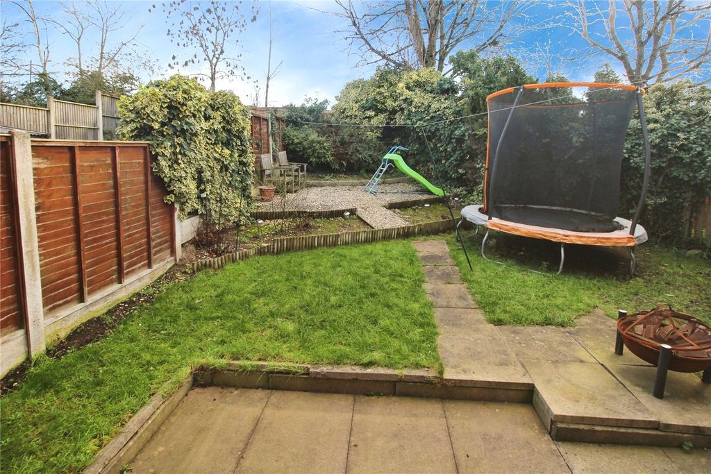 Property photo 3 of 10 Gardens