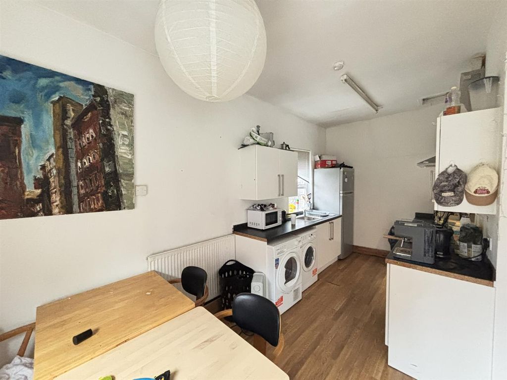 Property photo 3 of 19 Dining Kitchen