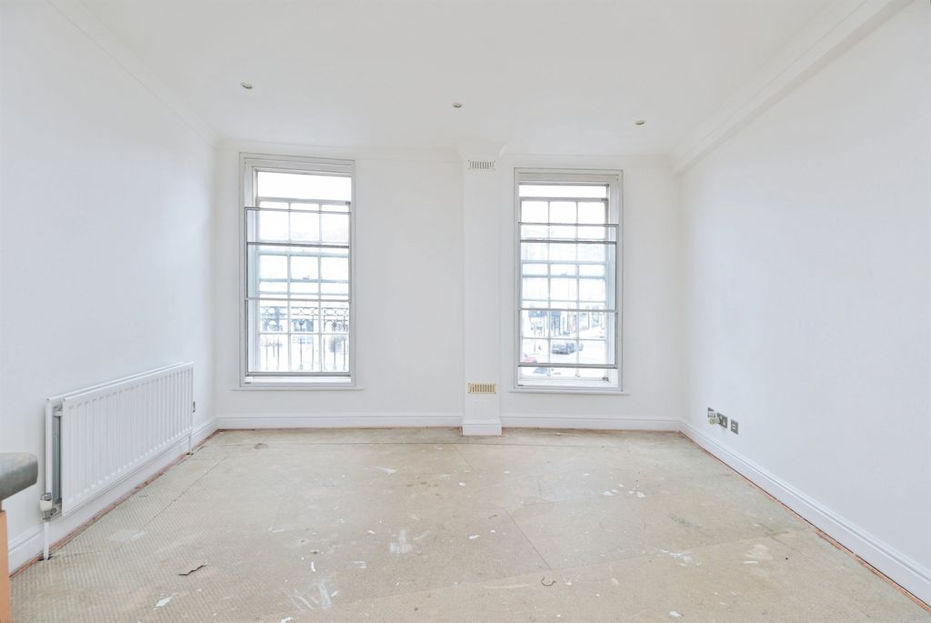 Property photo 2 of 31