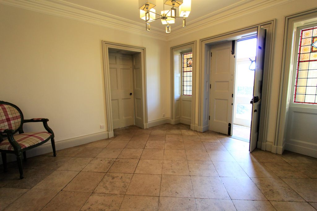 Property photo 2 of 29