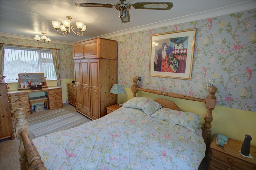 Property photo 3 of 19 Picture No. 02