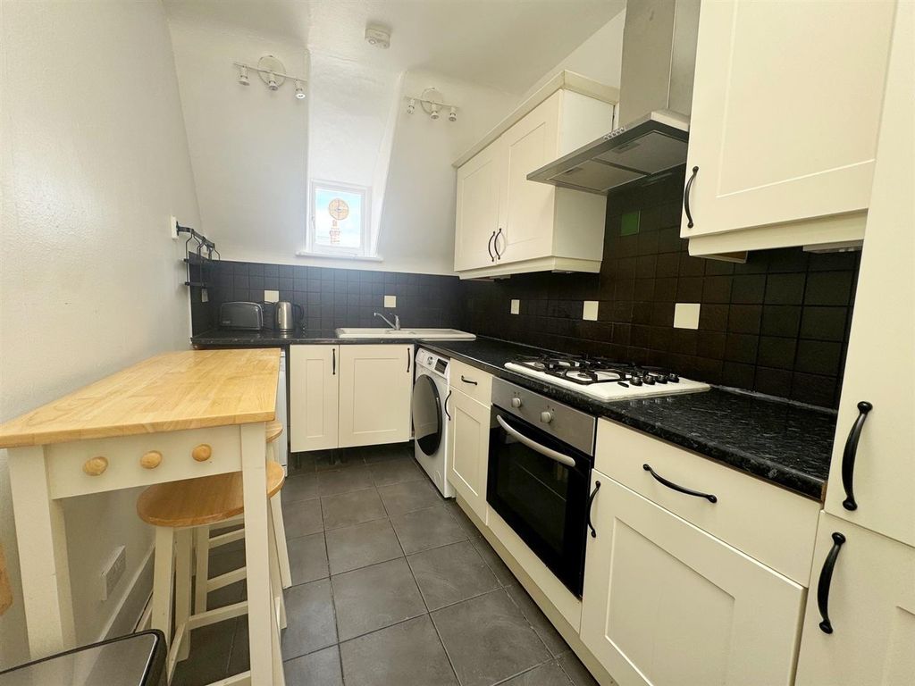 Property photo 3 of 7 Kitchen_Inpixio.Jpg