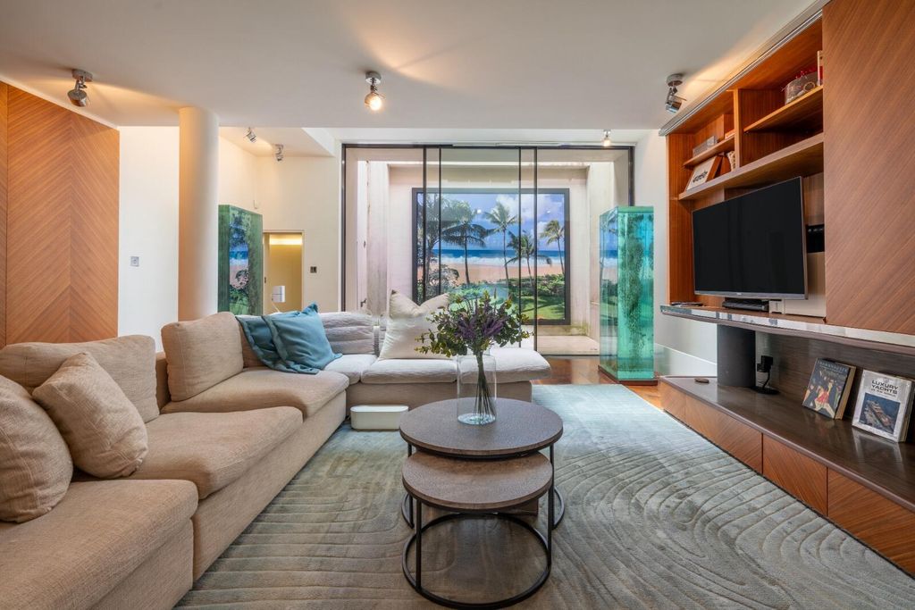 Property photo 1 of 18 Living Room