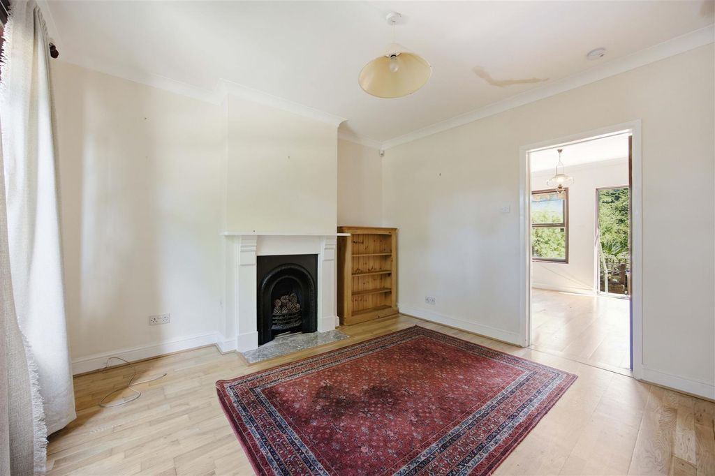 Property photo 3 of 11 Living Room