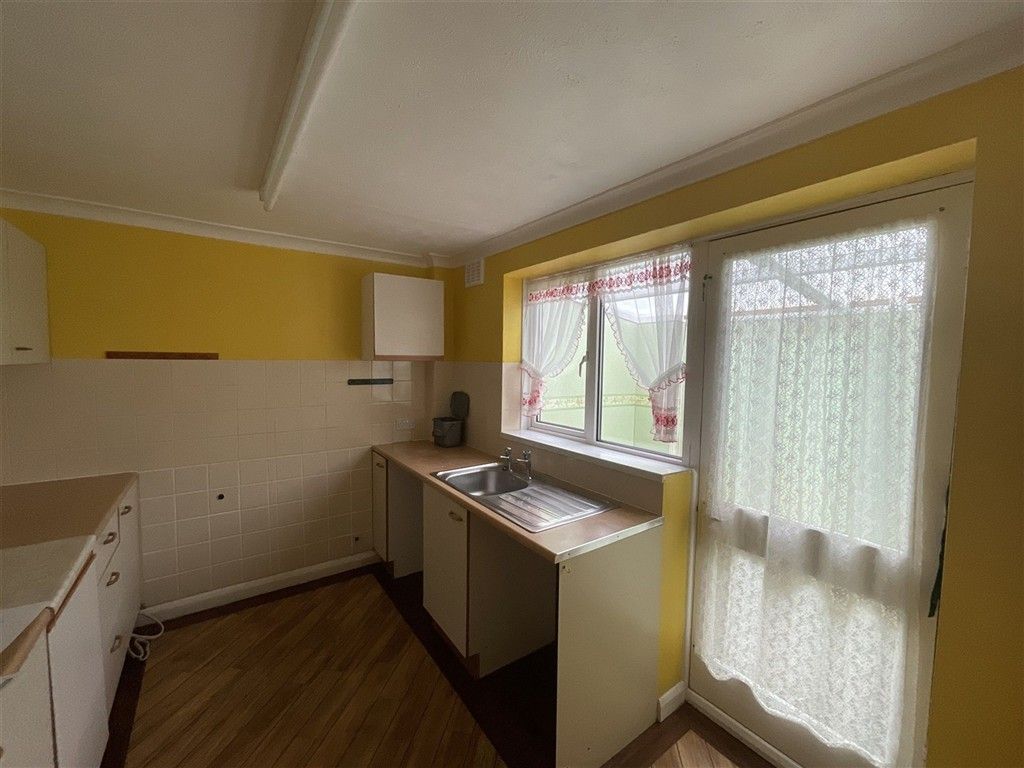 Property photo 3 of 7 Kitchen