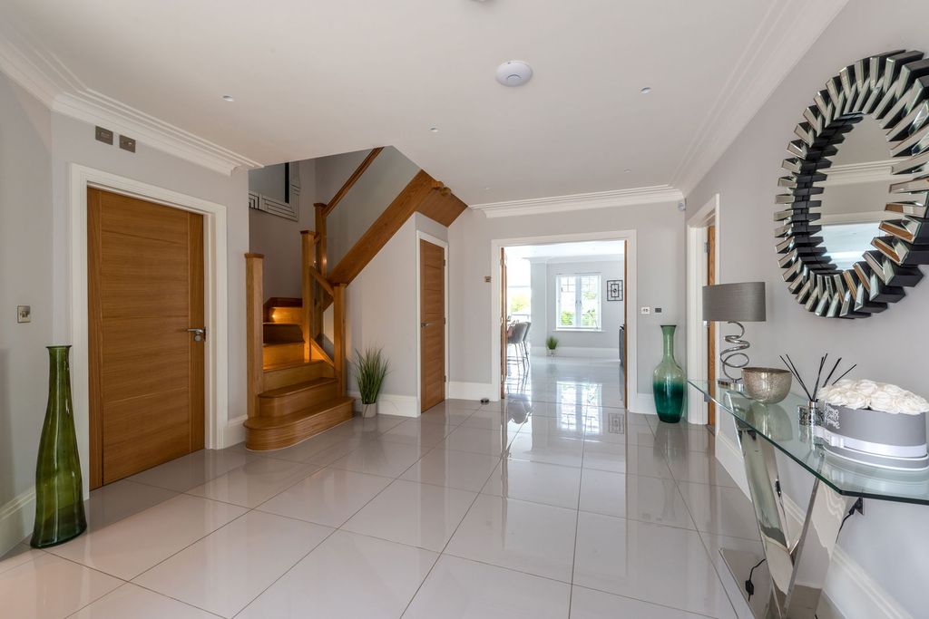 Property photo 3 of 24