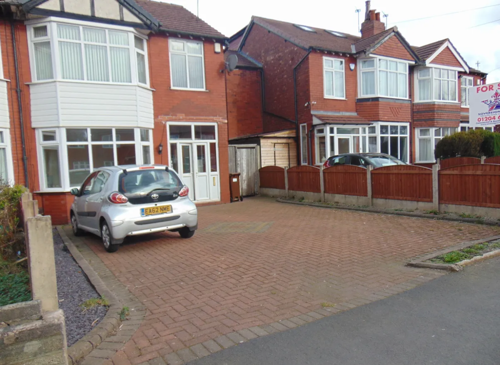 Property photo 1 of 12