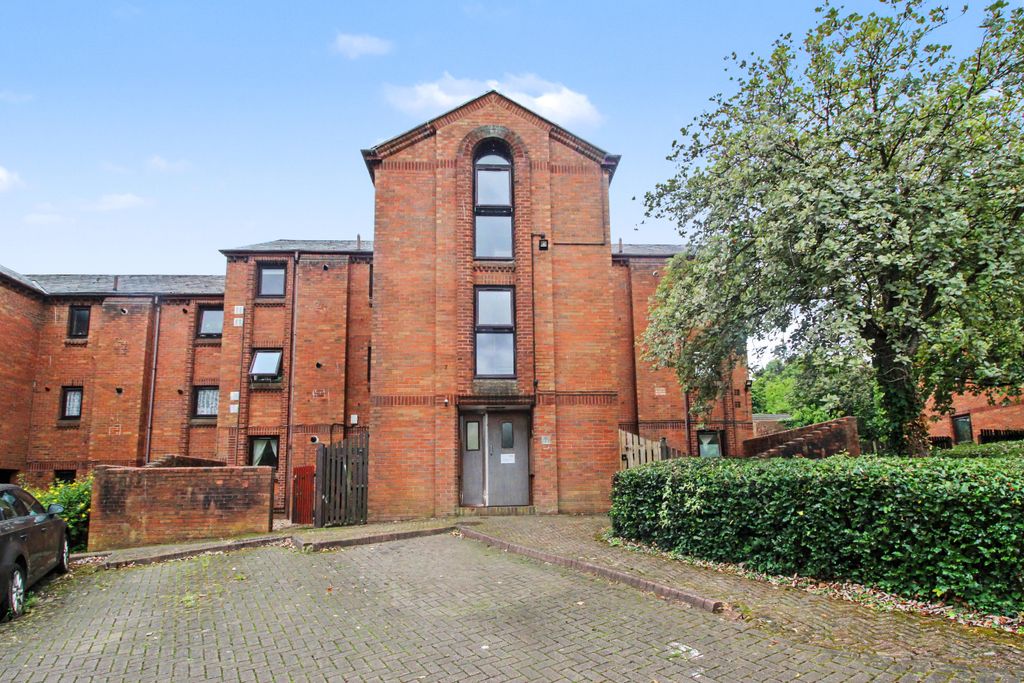 Property photo 1 of 15 Flat 10, St. Johns Court, Sholebroke Avenue, Leeds, West Yorkshire, Ls7 3HD