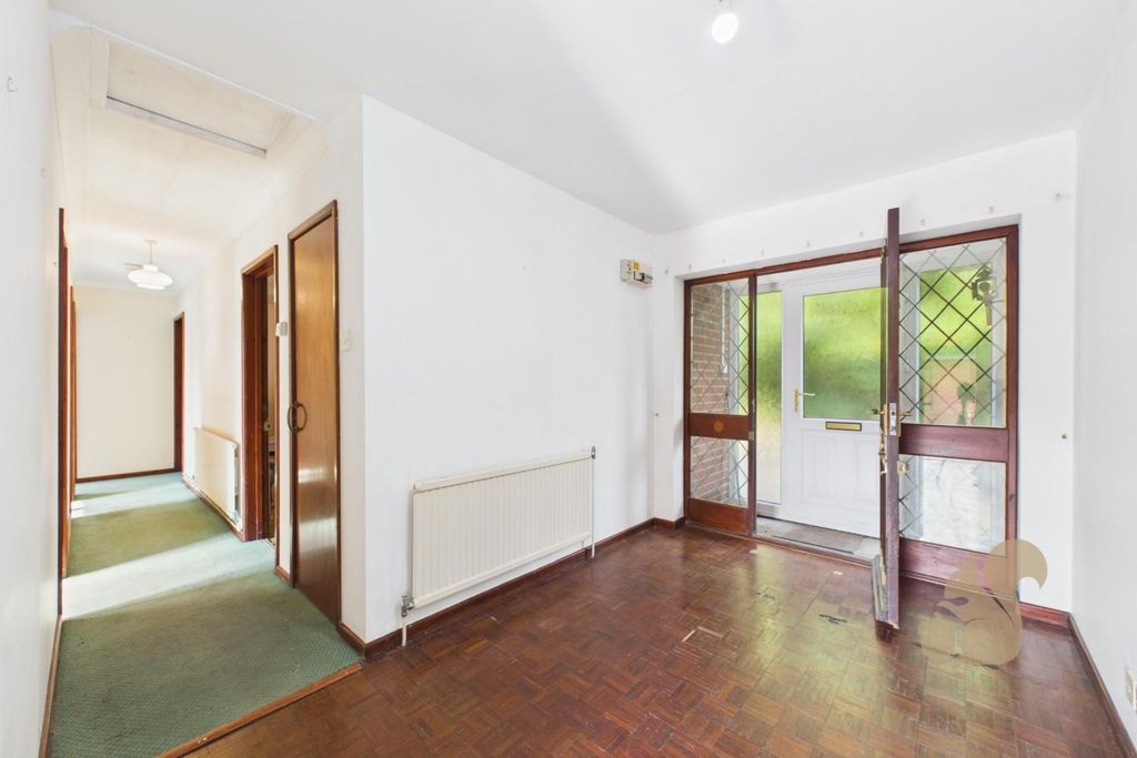 Property photo 3 of 37 Cam05565G0-Pr0095-Still012.Jpg