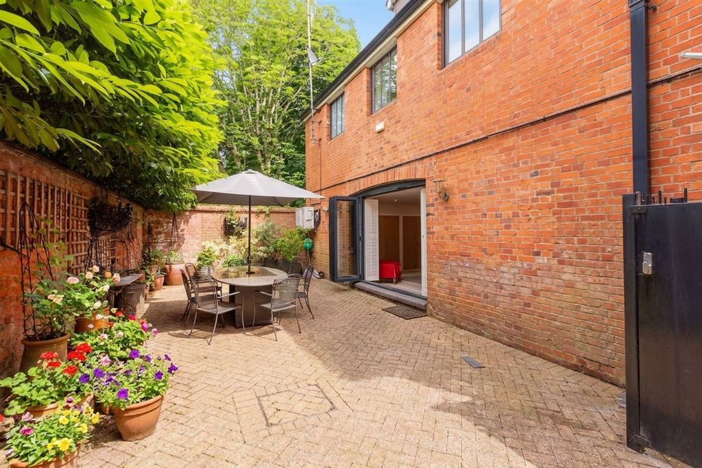Property photo 3 of 12