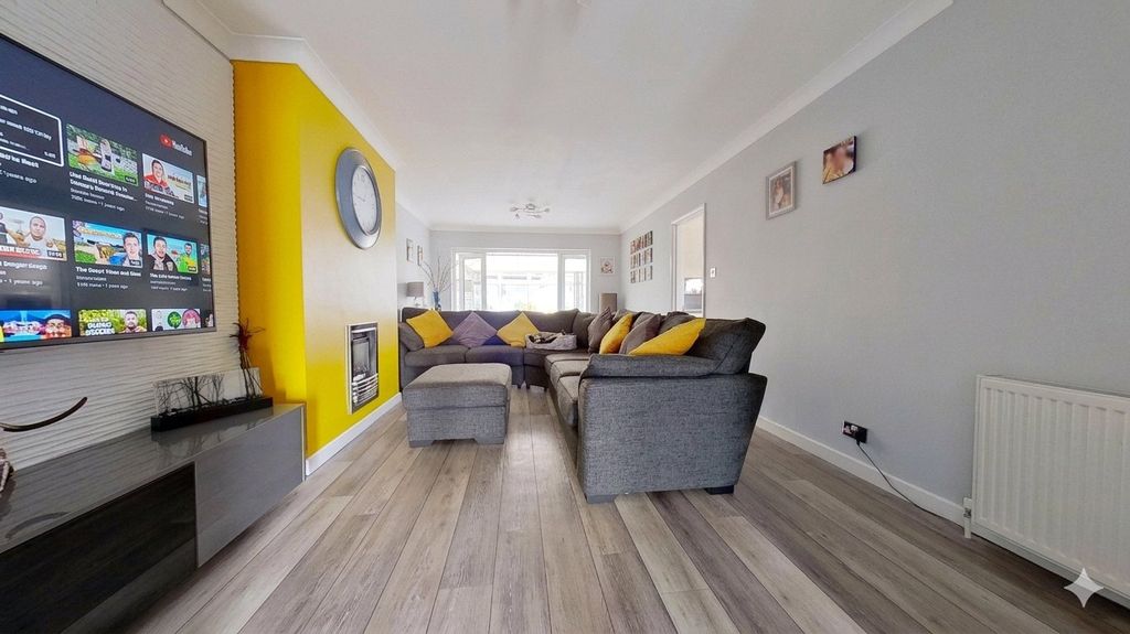 Property photo 2 of 15 Picture No. 11