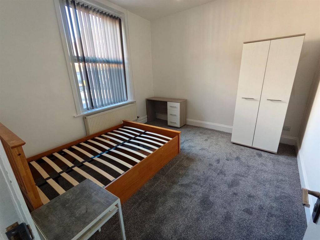 Property photo 1 of 5 Bedroom