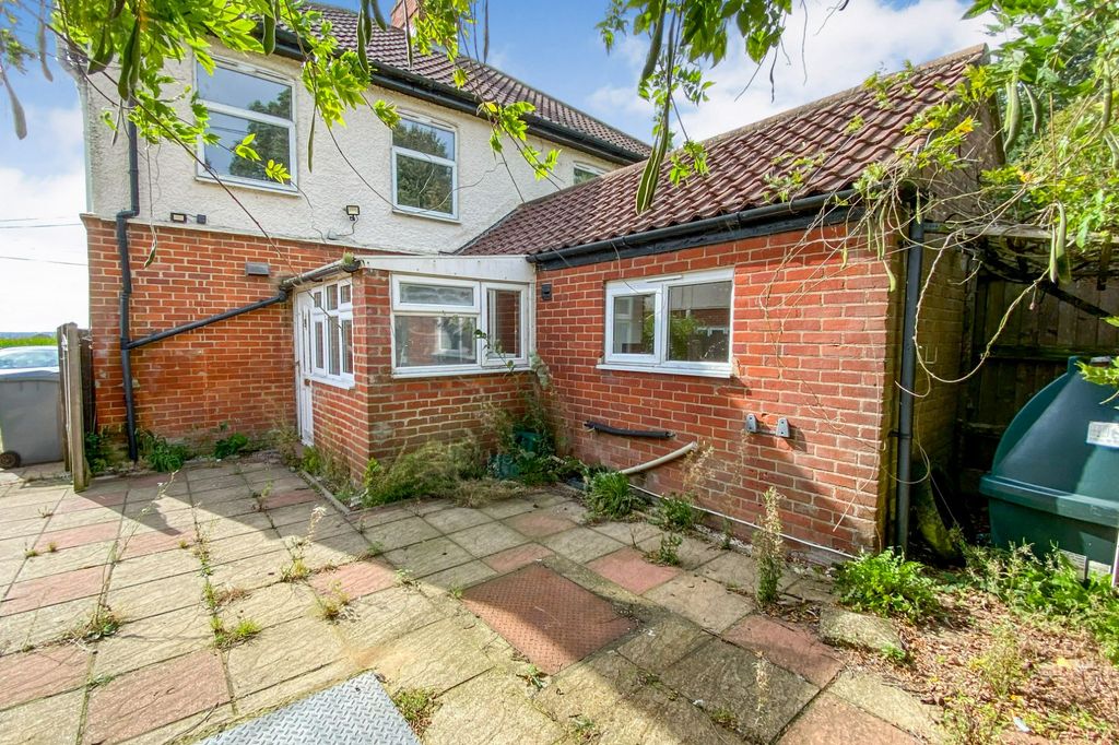 Property photo 3 of 12 3 Wood Lane, Buckenham, Nr13 4Hg