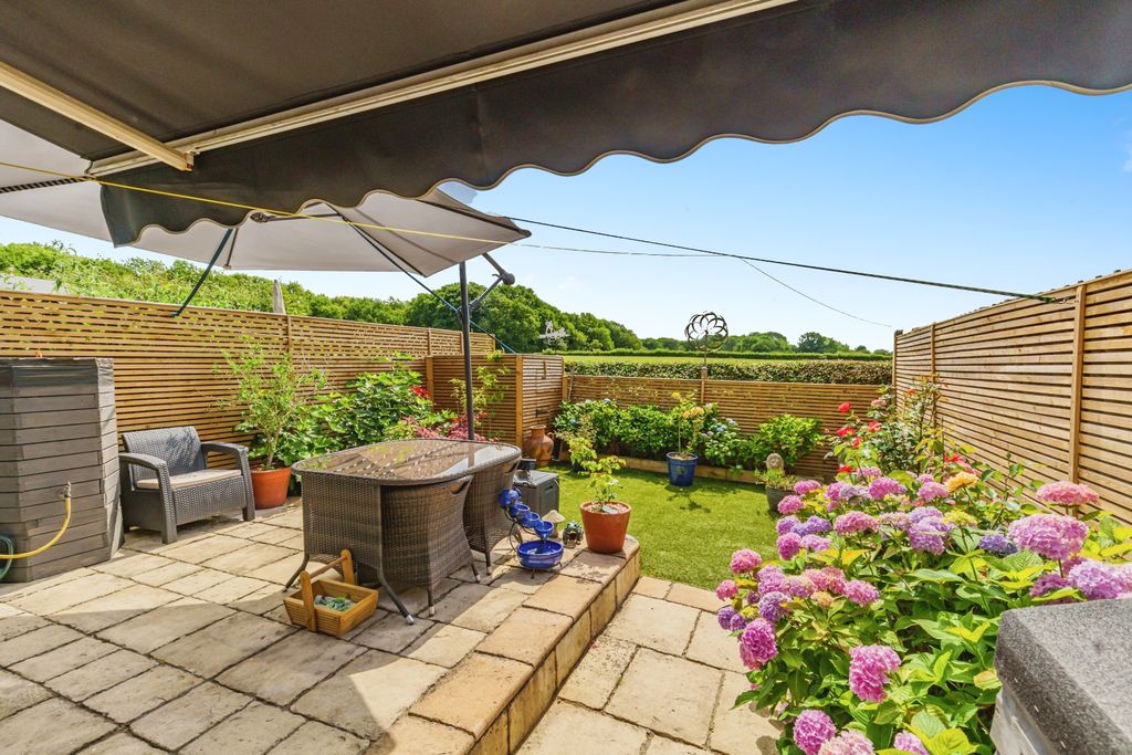 Property photo 3 of 18 Landscaped Garden