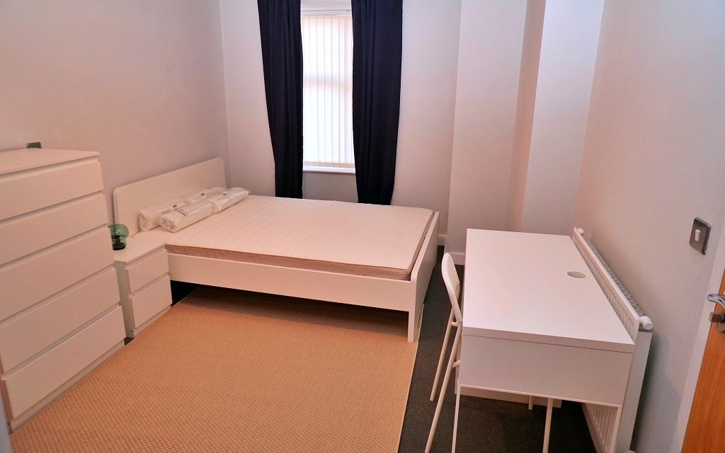 Property photo 1 of 3 Room 1 (Pic 1)