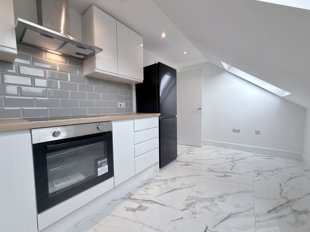 Property photo 1 of 6 One Bedroom Flat To Rent In Tooting