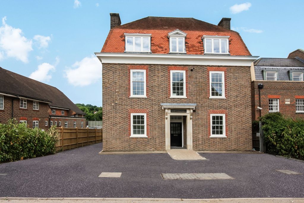 Property photo 1 of 5