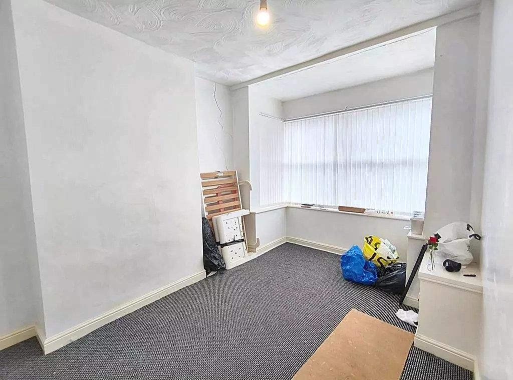 Property photo 3 of 10 Reception 1