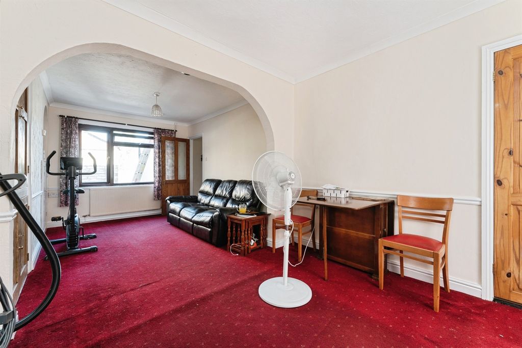 Property photo 3 of 10